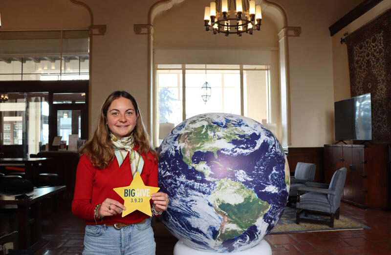 Resident Victoire from France holding a star