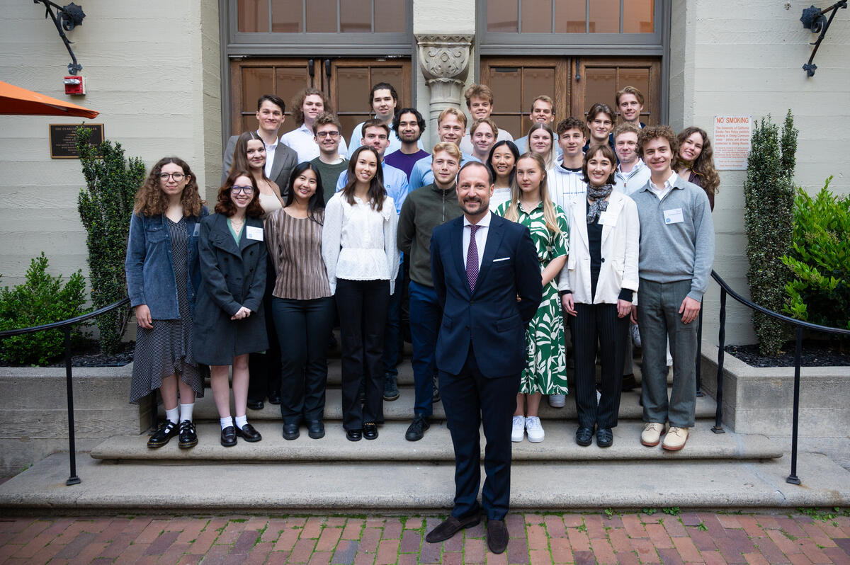 HRH_Crown_Prince_Haakon_with_I-House_residents