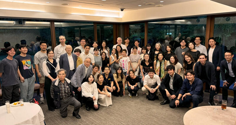 photo of More than 50 International House Berkeley alumni at the I-House Berkeley alumni gathering held at the International House of Japan. 