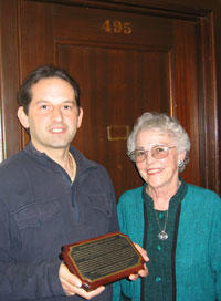 Jeanne Griffith (IH 1952-54) dedicates a plaque in honor of her and her late husband Ladd Griffith (IH 1952-55).